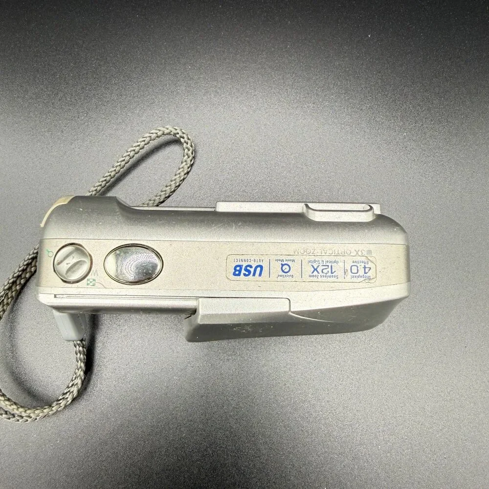 Olympus Camedia D-565 Zoom | 4.0MP Y2K Retro Digicam | Vintage Tech UNTESTED